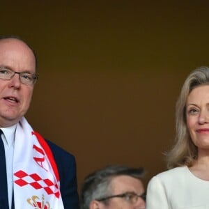 Le prince Albert II de Monaco et Nathalie Boy de la Tour, présidente de la Ligue de football professionnel, lors de la rencontre de Ligue 1 Monaco - Lille au stade Louis II de Monaco le 14 mai 2017. © Bruno Bebert / Bestimage