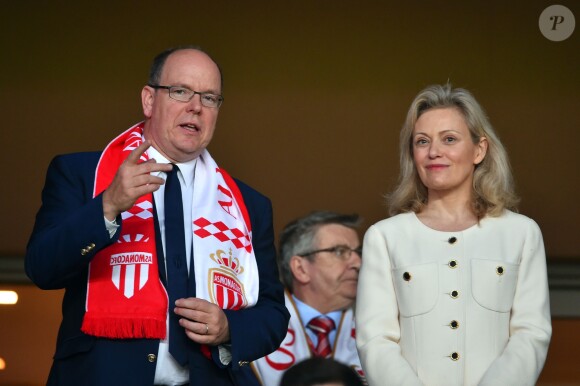 Le prince Albert II de Monaco et Nathalie Boy de la Tour, présidente de la Ligue de football professionnel, lors de la rencontre de Ligue 1 Monaco - Lille au stade Louis II de Monaco le 14 mai 2017. © Bruno Bebert / Bestimage