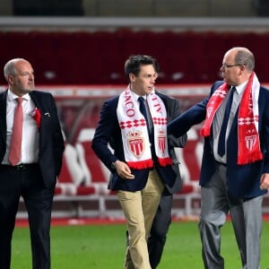 Le prince Albert II de Monaco et son neveu Louis Ducruet lors de la rencontre de Ligue 1 Monaco - Lille au stade Louis II de Monaco le 14 mai 2017. © Bruno Bebert / Bestimage