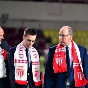 Le prince Albert II de Monaco et son neveu Louis Ducruet lors de la rencontre de Ligue 1 Monaco - Lille au stade Louis II de Monaco le 14 mai 2017. © Bruno Bebert / Bestimage