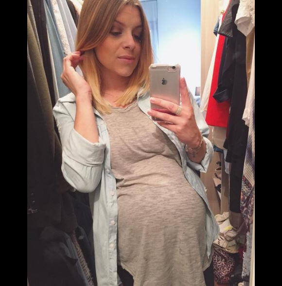 Alexia Mori, ex-candidate de Secret Story 7, affiche un ventre de future maman bien arrondi.