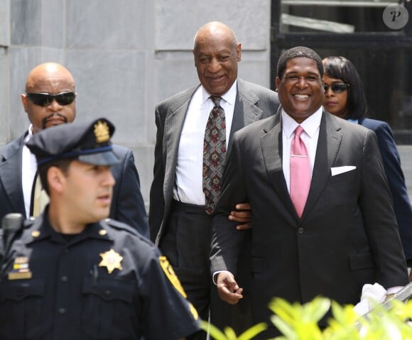 Bill Cosby quitte le tribunal de Morristown à la suite de l'audience préliminaire de l'affaire Andrea Constand le 24 mai 2016.