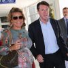 Christian Estrosi et sa femme Laura Tenoudji, enceinte, arrivent à l'aéroport de Nice à l'occasion du 70ème festival de Cannes le 17 mai 2017