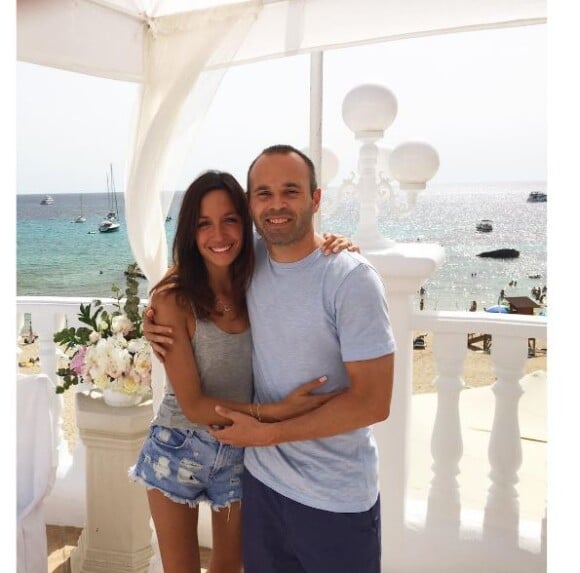 Andrés Iniesta et sa femme Anna Ortiz célèbrent leurs 4 ans de mariage sur Instagram en juillet 2016.