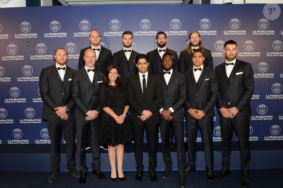 Exclusif - Daniel Narcisse, Luc Abalo, Nikola Karabatic, Luka Karabatic, William Accambray, Thierry Omeyer, Nedim Remili, Mikkel Hansen, Henrik Mollgaaard Jensen avec Anne Hidalgo et Nasser Al-Khelaïfi - Dîner de gala au profit de la Fondation PSG au Parc des Princes à Paris le 16 mai 2017.