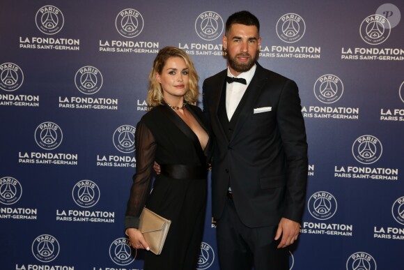 Exclusif - Luka Karabatic et sa compagne Jeny Priez enceinte - Dîner de gala au profit de la Fondation PSG au Parc des Princes à Paris le 16 mai 2017.
