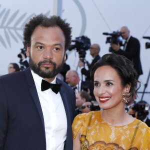 Fabrice Éboué et sa compagne Amelle Chahbi (habillée en Maison Paule Ka et bijoux Boucheron) - Montée des marches du film "Okja" lors du 70e Festival International du Film de Cannes. Le 19 mai 2017. © Borde-Jacovides-Moreau/Bestimage