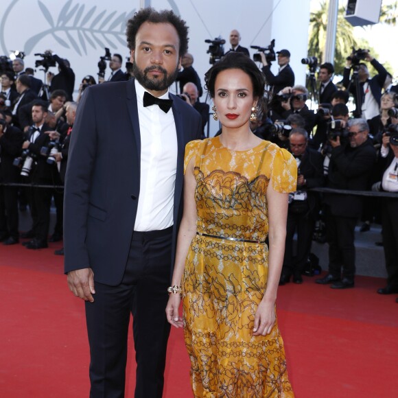 Fabrice Éboué et sa compagne Amelle Chahbi (habillée en Maison Paule Ka et bijoux Boucheron) - Montée des marches du film "Okja" lors du 70e Festival International du Film de Cannes. Le 19 mai 2017. © Borde-Jacovides-Moreau/Bestimage