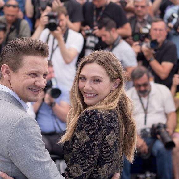 Jeremy Renner et Elizabeth Olsen - Photocall du fim "Wind River" lors du 70ème Festival International du Film de Cannes, France, le 20 mai 2017. © Borde-Jacovides-Moreau/Bestimage