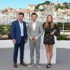 Taylor Sheridan, Elizabeth Olsen et Jeremy Renner - Photocall du fim "Wind River" lors du 70ème Festival International du Film de Cannes, France, le 20 mai 2017.
