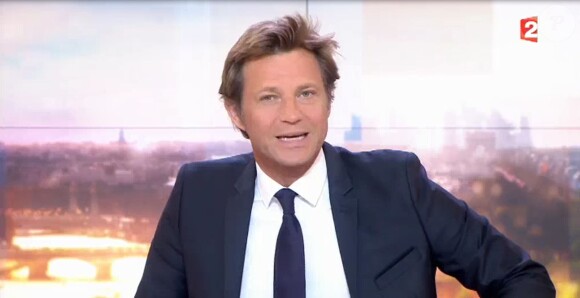 Laurent Delahousse adresse quelques mots à David Pujadas lors de son JT de 20h du vendredi 19 mai 2017 sur France 2.