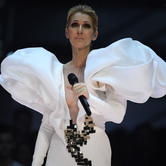 Celine Dion interprétant son tube "My Heart Will Go On" sur la scène des Billboard awards 2017 au T-Mobile Arena dans le Nevada, le 21 mai 2017