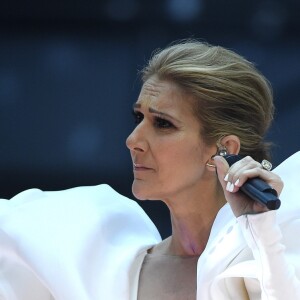 Celine Dion interprétant son tube "My Heart Will Go On" sur la scène des Billboard awards 2017 au T-Mobile Arena dans le Nevada, le 21 mai 2017