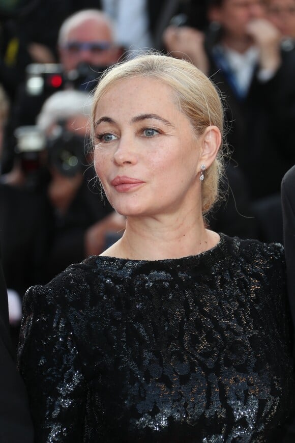 Emmanuelle Béart - Montée des marches du film "Mise à Mort du Cerf Sacré" lors du 70e Festival International du Film de Cannes. Le 22 mai 2017. © Borde-Jacovides-Moreau/Bestimage