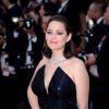 Marion Cotillard en robe Armani privé et bijoux Chopard - Montée des marches du 70e anniversaire du Festival de Cannes le 23 mai 2017