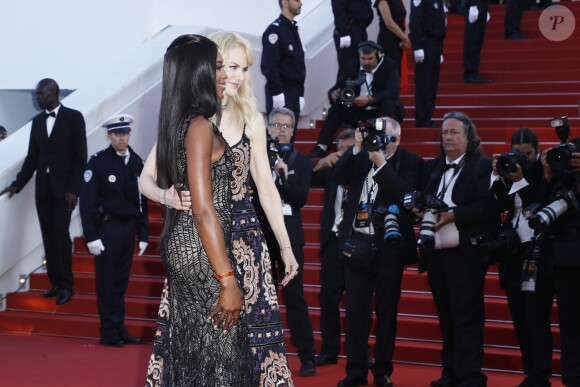 Naomi Campbell (en Atelier Versace) et Nicole Kidman (en Armani Privé) - Montée des marches de la soirée du 70ème anniversaire du Festival de Cannes. Le 23 mai 2017. © Borde-Jacovides-Moreau / Bestimage