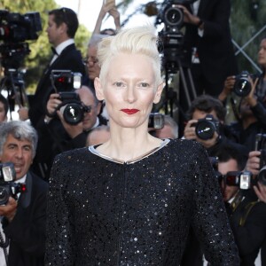 Tilda Swinton (en Chanel) - Montée des marches de la soirée du 70ème anniversaire du Festival de Cannes. Le 23 mai 2017. © Borde-Jacovides-Moreau / Bestimage