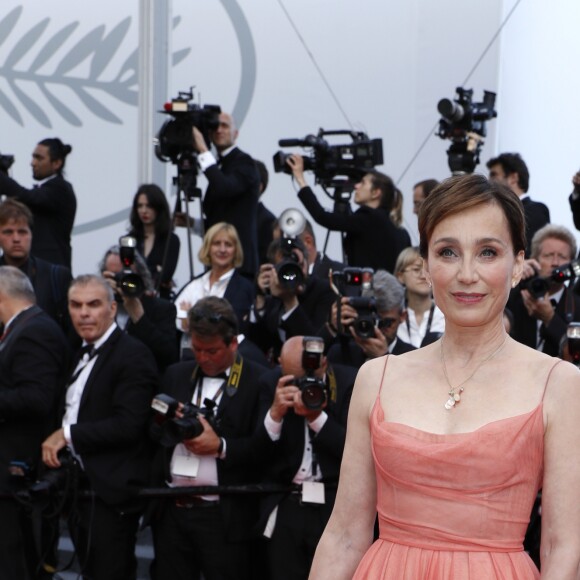 Kristin Scott Thomas (en robe Dior) - Montée des marches de la soirée du 70ème anniversaire du Festival de Cannes. Le 23 mai 2017. © Borde-Jacovides-Moreau / Bestimage