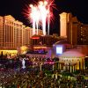 Feu d'artifices au dessus du Caesars Palace à Las Vegas, le 31 décembre 2015