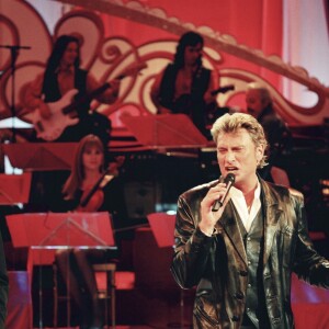 Johnny Hallyday et Michel Sardou sur le plateau de l'émission "Sacrée Soirée" en 1994 © Patrick Carpentier / Bestimage