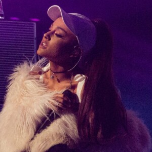 Ariana Grande en concert sur la scène du Allstate Arena à Rosemont, le 14 décembre 2016. © Daniel DeSlover via Zuma Press/Bestimage