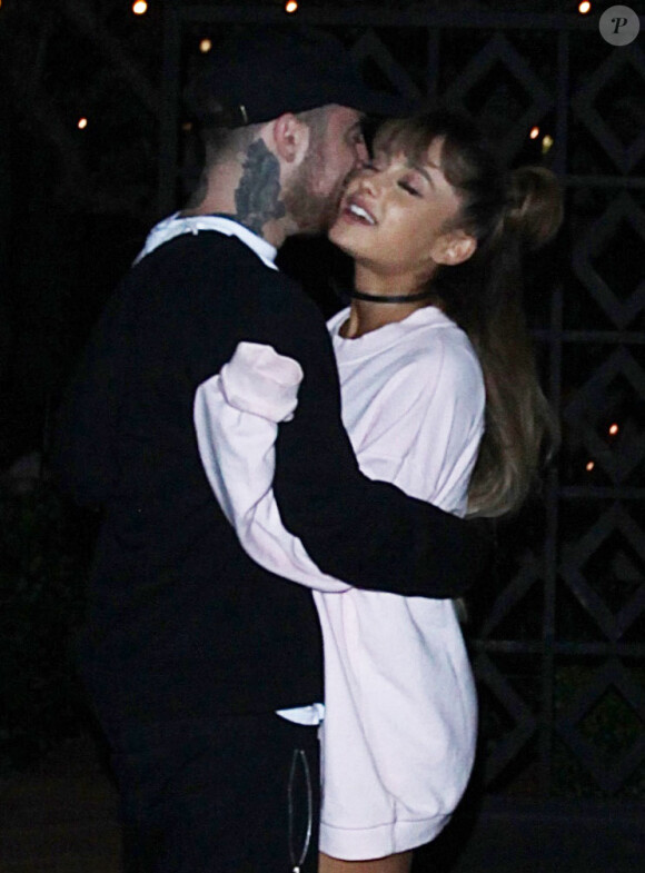 Exclusif - Ariana Grande et le rappeur Mac Miller roucoulent d'amour lors d'une sortie en couple à Los Angeles le 1er septembre 2016