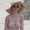 Exclusif - Katy Perry profite d'une belle journée ensoleillée sur une plage à Cabo San Lucas au Mexique. Katy danse, plaisante et s'amuse avec ses amies! le 11 mai 2017