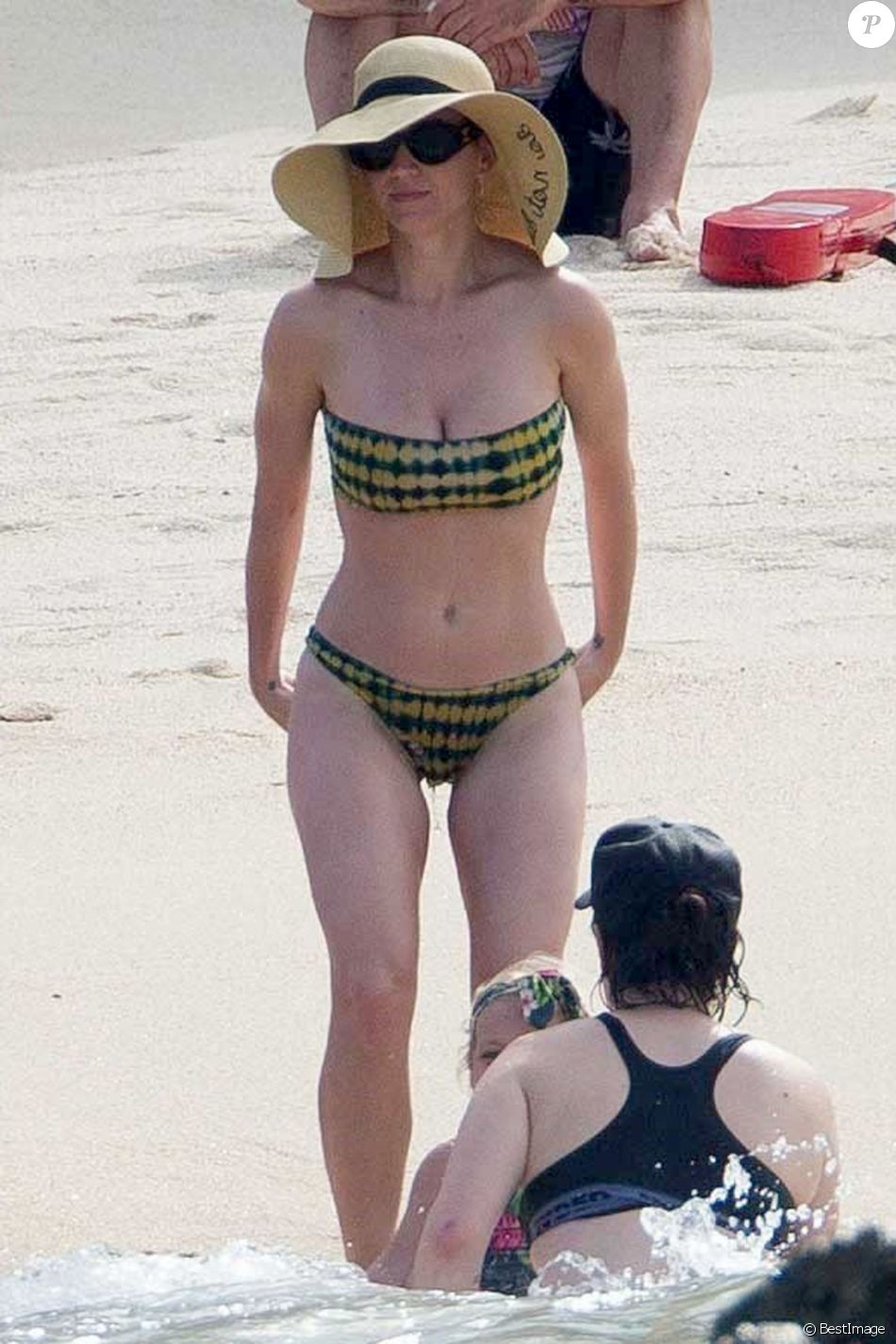 Katy Perry En Maillot De Bain Exclusif - Katy Perry profite d'une belle journée ensoleillée sur une plage  à Cabo San Lucas au Mexique. Katy danse, plaisante et s'amuse avec ses  amies! le 8 m - Purepeople