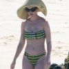 Exclusif - Katy Perry profite d'une belle journée ensoleillée sur une plage à Cabo San Lucas au Mexique. Katy danse, plaisante et s'amuse avec ses amies! le 8 mai 2017