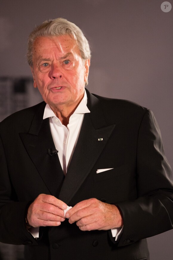 L'icône du cinéma français Alain Delon, invité d'honneur, annonce sa retraite pour la fin 2017, lors du Festival du film policier de Liège, Belgique, le 5 mai 2017. A