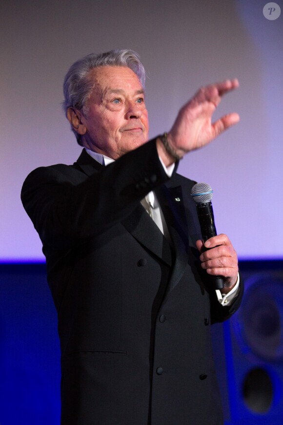 L'icône du cinéma français Alain Delon, invité d'honneur, annonce sa retraite pour la fin 2017, lors du Festival du film policier de Liège, Belgique, le 5 mai 2017.