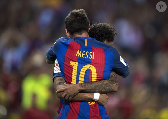 Lionel Messi offre la Coupe du Roi au Barça face à Alavés à Madrid le 27 mai 2017.