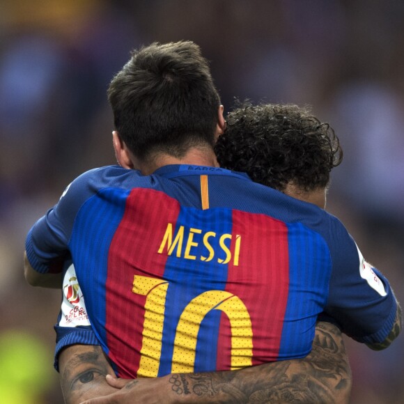 Lionel Messi offre la Coupe du Roi au Barça face à Alavés à Madrid le 27 mai 2017.