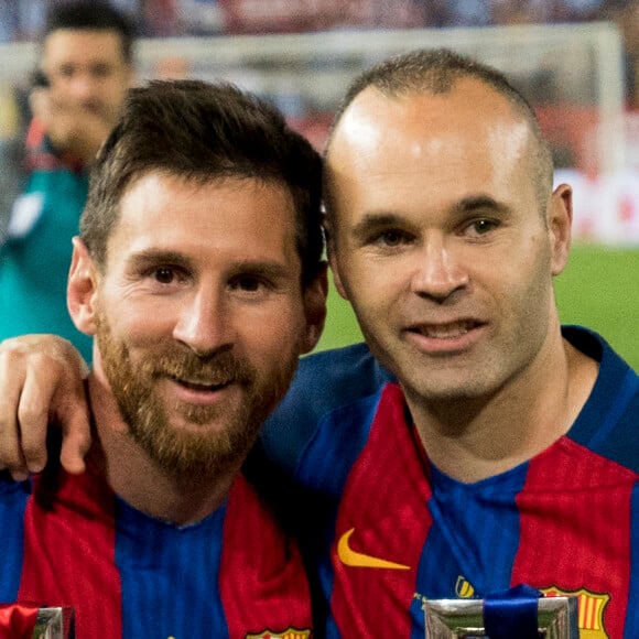 Lionel Messi et Andres Iniesta après la victoire du FC Barcelone contre le Deportivo Alavés, à Madrid, le 27 mai 2017.