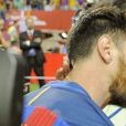 Lionel Messi et sa fiancée Antonella Roccuzzo partagent un baiser après la victoire du FC Barcelone contre le Deportivo Alavés, à Madrid, le 27 mai 2017.