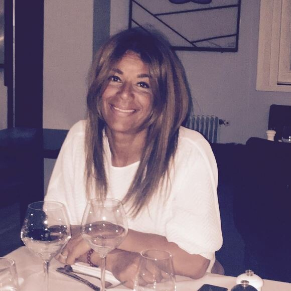 Amel Bent célèbre la fête des mères en publiant une photo de sa maman sur Instagram le 28 mai 2017.