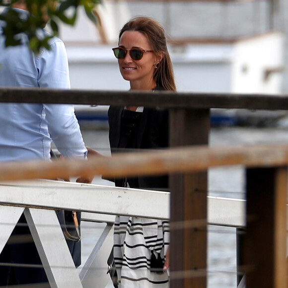 Pippa Middleton et son mari James Matthews sont arrivés en hydravion, avec des amis, à Cottage Point, en Australie, le 31 mai 2017. Ils ont déjeuné au restaurant puis ont regagné leur hôtel.