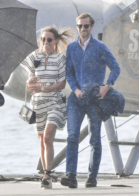 Pippa Middleton et son mari James Matthews sont arrivés en hydravion, avec des amis, à Cottage Point, en Australie, le 31 mai 2017. Ils ont déjeuné au restaurant puis ont regagné leur hôtel.