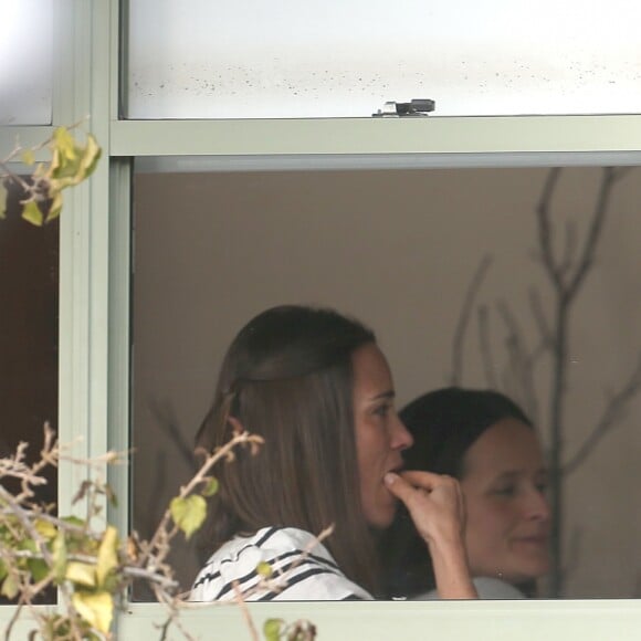 Pippa Middleton et son mari James Matthews sont arrivés en hydravion, avec des amis, à Cottage Point, en Australie, le 31 mai 2017. Ils ont déjeuné au restaurant puis ont regagné leur hôtel.