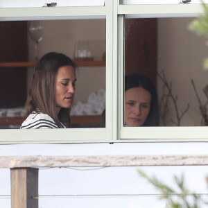 Pippa Middleton et son mari James Matthews sont arrivés en hydravion, avec des amis, à Cottage Point, en Australie, le 31 mai 2017. Ils ont déjeuné au restaurant puis ont regagné leur hôtel.