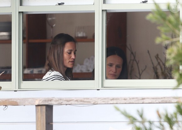 Pippa Middleton et son mari James Matthews sont arrivés en hydravion, avec des amis, à Cottage Point, en Australie, le 31 mai 2017. Ils ont déjeuné au restaurant puis ont regagné leur hôtel.