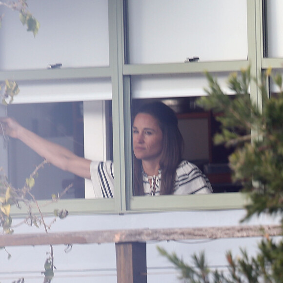 Pippa Middleton et son mari James Matthews sont arrivés en hydravion, avec des amis, à Cottage Point, en Australie, le 31 mai 2017. Ils ont déjeuné au restaurant puis ont regagné leur hôtel.