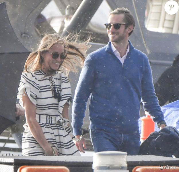 Pippa Middleton et son mari James Matthews sont arrivés en hydravion, avec des amis, à Cottage Point, en Australie, le 31 mai 2017. Ils ont déjeuné au restaurant puis ont regagné leur hôtel.