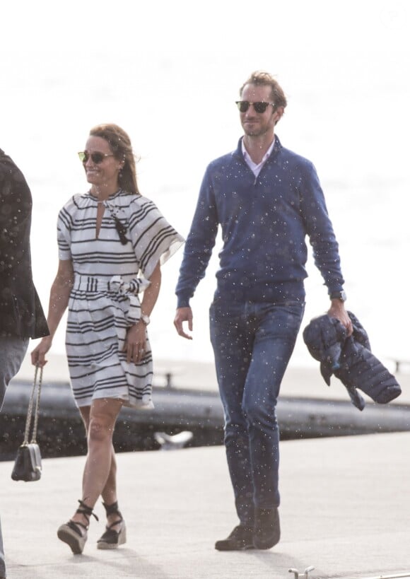 Pippa Middleton et son mari James Matthews sont arrivés en hydravion, avec des amis, à Cottage Point, en Australie, le 31 mai 2017. Ils ont déjeuné au restaurant puis ont regagné leur hôtel.