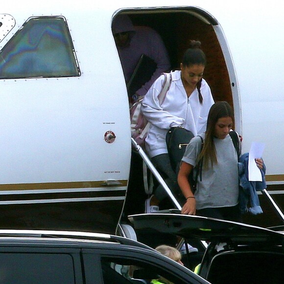 Ariana Grande arrive à l'aéroport Stansted, le 2 juin 2017