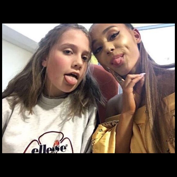 Ariana Grande rend visite à une de ses fans à l'hôpital à Manchester, le 2 juin 2017