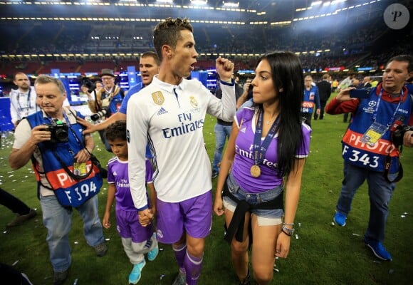 Cristiano Ronaldo a savouré avec son fils Cristiano Jr. et sa compagne Georgina Rodriguez la victoire du Real Madrid en finale de la Ligue des Champions le 3 juin 2017 à Cardiff, au Pays de Galles, contre la Juventus de Turin (4-1).
