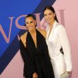La styliste Donna Karan et Adriana Lima assistent aux CFDA Fashion Awards 2017 au Hammerstein Ballroom. New York, le 5 juin 2017.