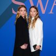 Ashley et Mary-Kate Olsen assistent aux CFDA Fashion Awards 2017 au Hammerstein Ballroom. New York, le 5 juin 2017.