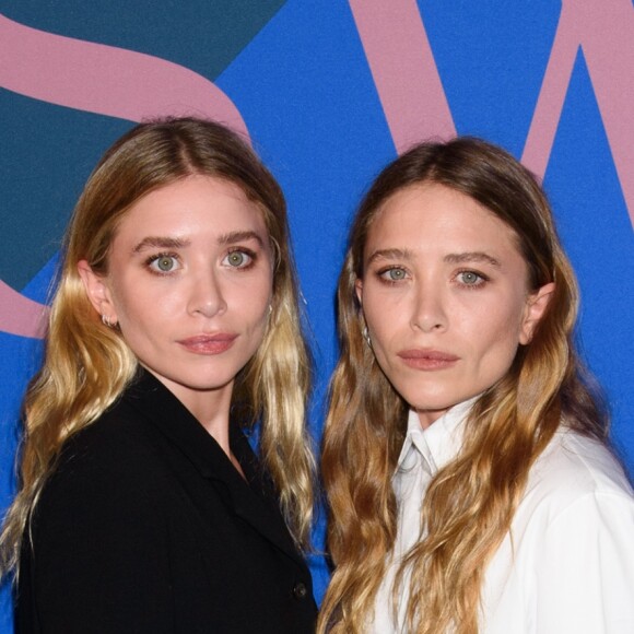 Ashley et Mary-Kate Olsen assistent aux CFDA Fashion Awards 2017 au Hammerstein Ballroom. New York, le 5 juin 2017.